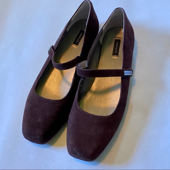 Elegant Array brown suede flats - super comfy - Picture 2 of 5